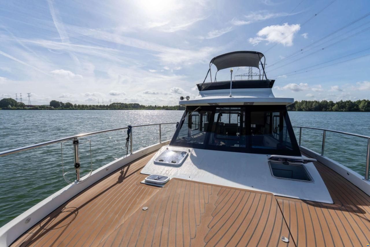 Cobra Futura 40 Grand Horizon