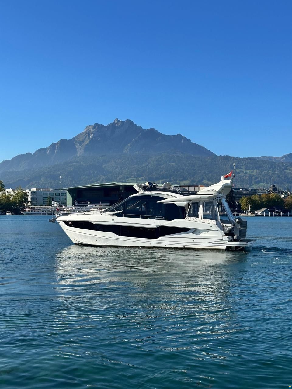 Galeon 400 Fly