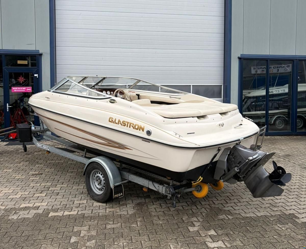 Glastron GX185 Bowrider