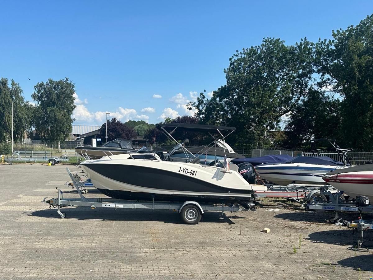 Quicksilver 555 Cabin