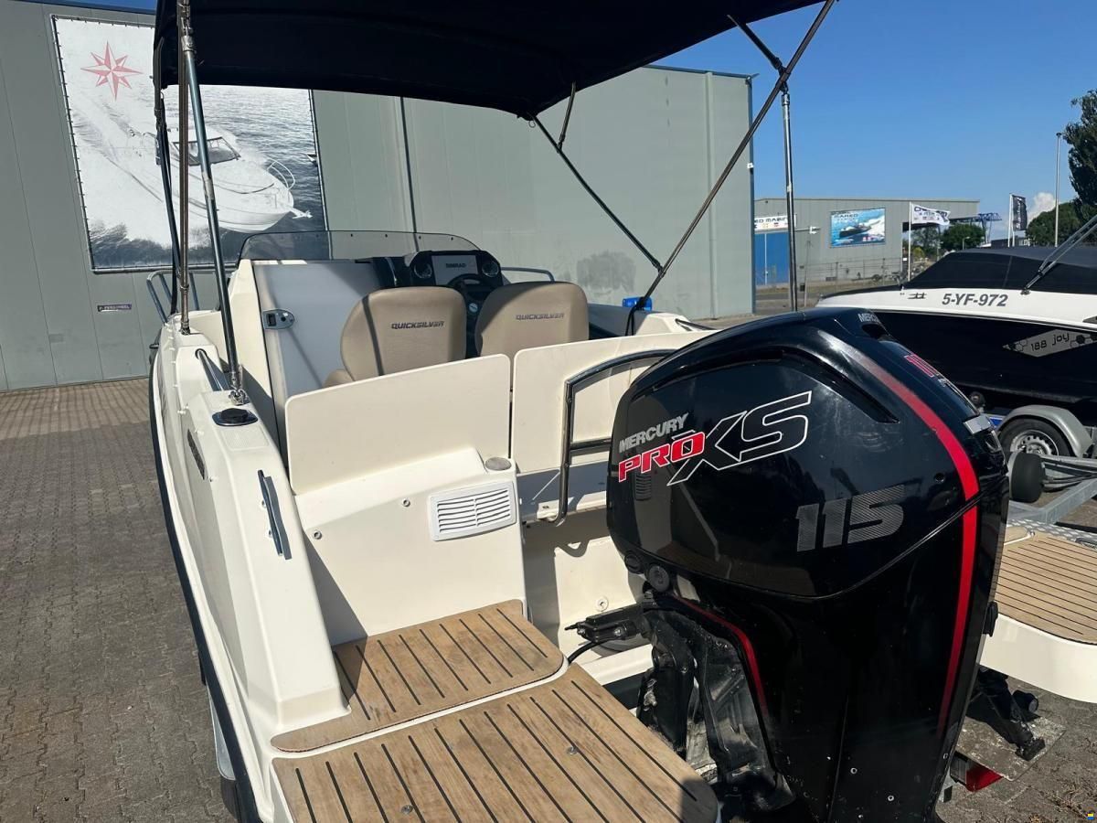 Quicksilver 555 Cabin