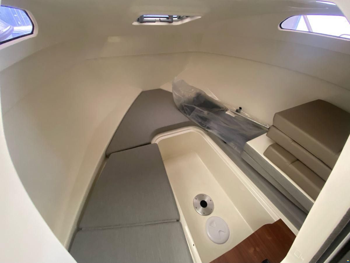 Quicksilver 555 Cabin