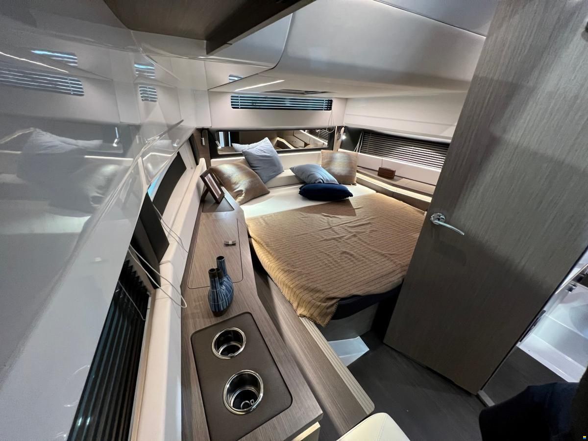 Wellcraft 355 Explorer