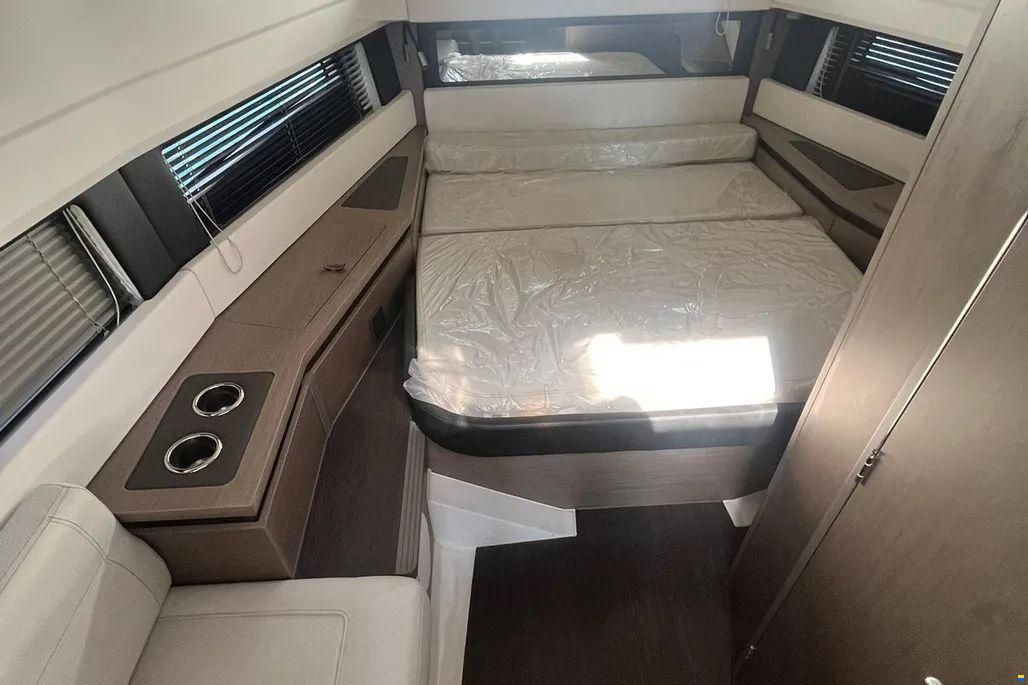 Wellcraft 355 Explorer