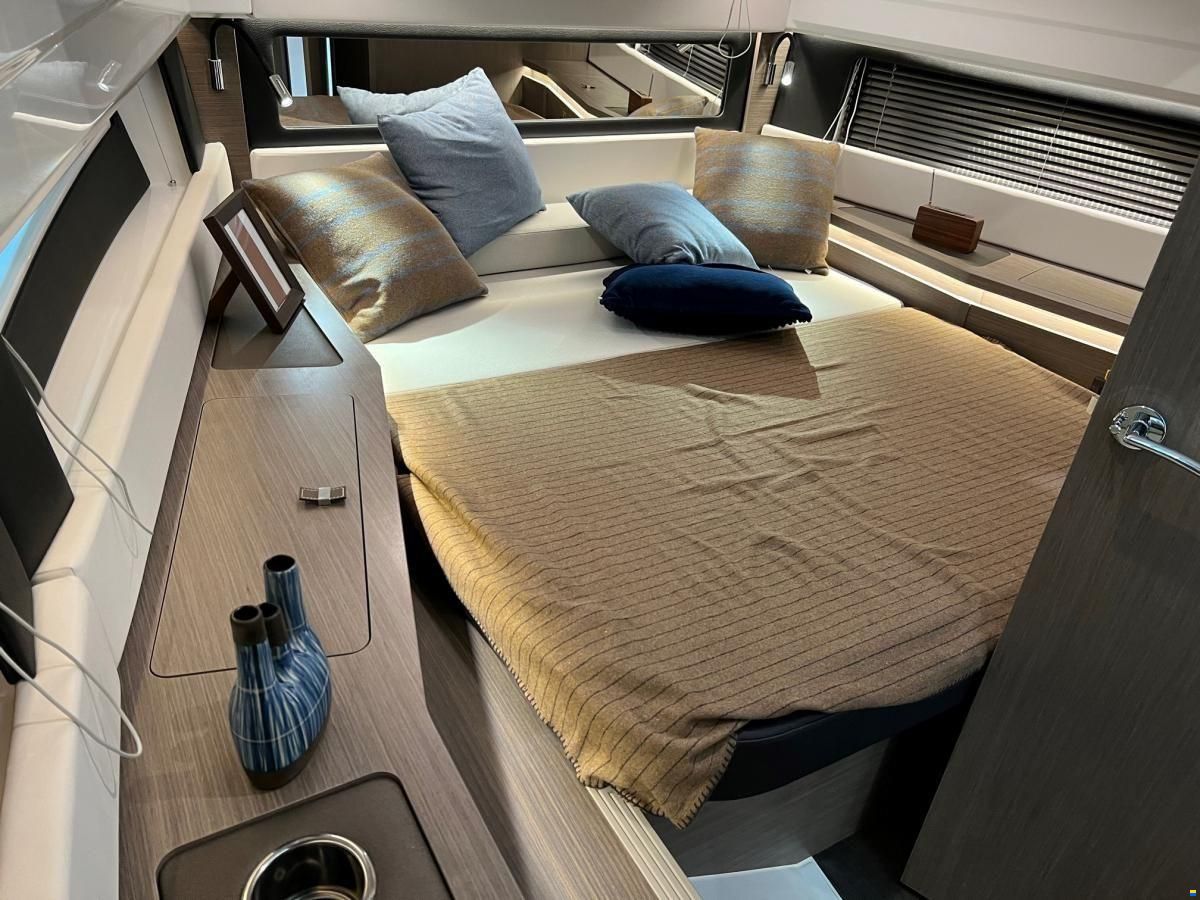Wellcraft 355 Explorer