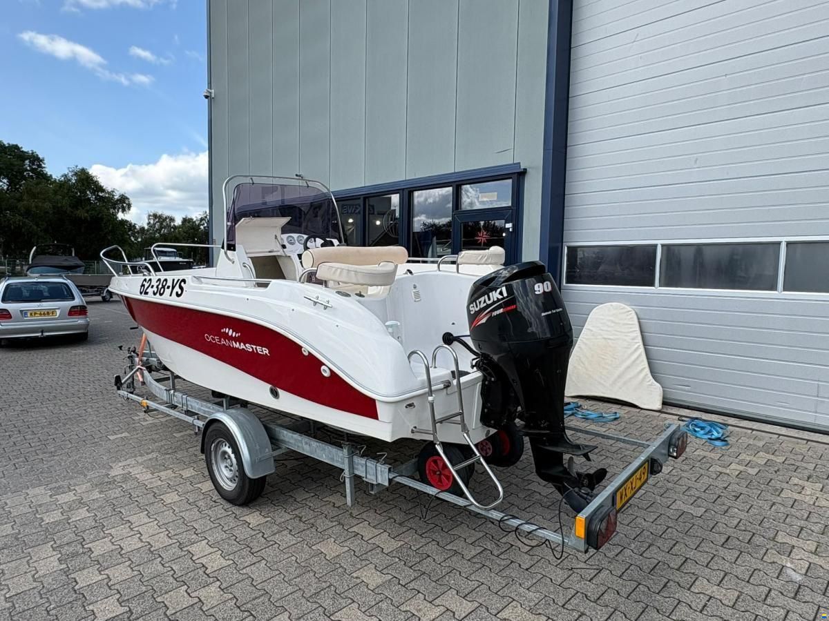 Ocean Master 550 Center Console