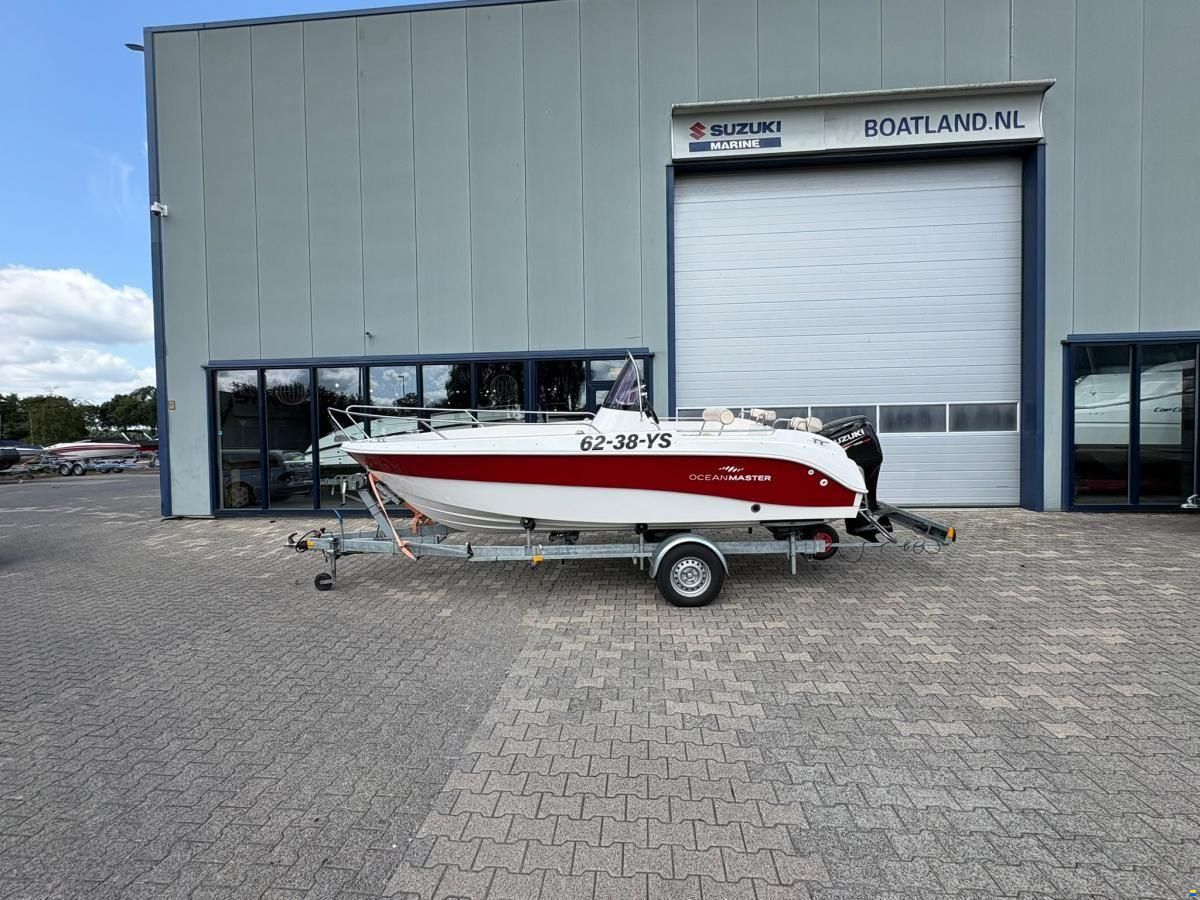Ocean Master 550 Center Console