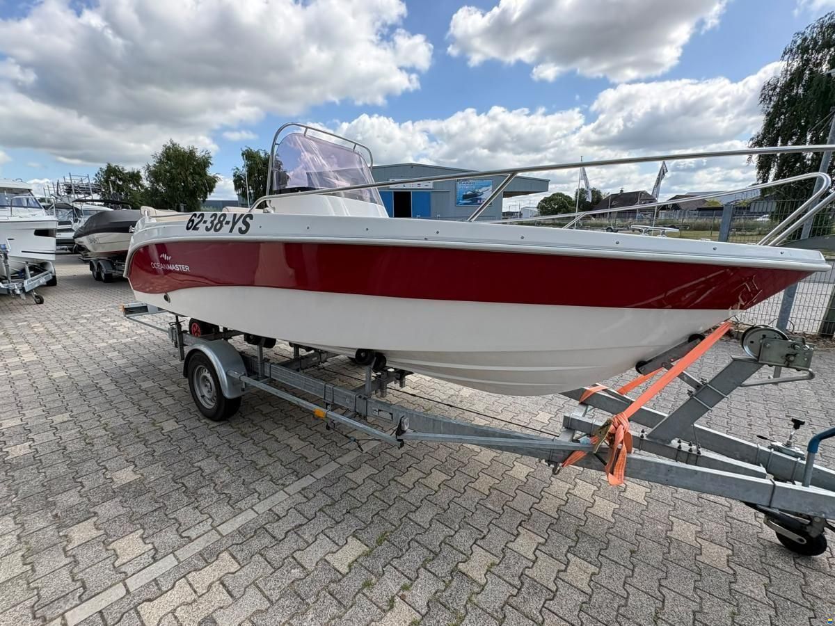 Ocean Master 550 Center Console