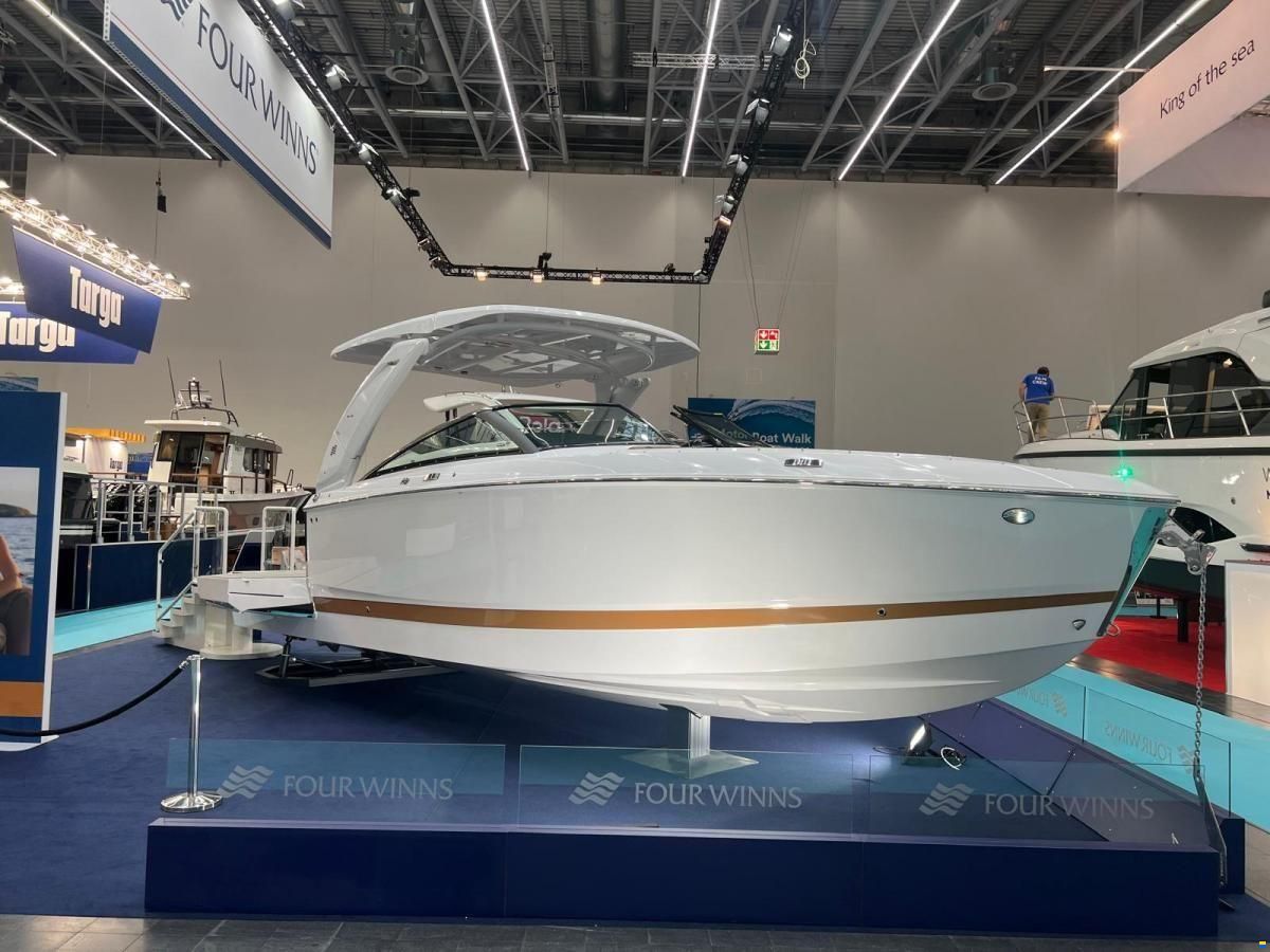 Four Winns H9 Bowrider