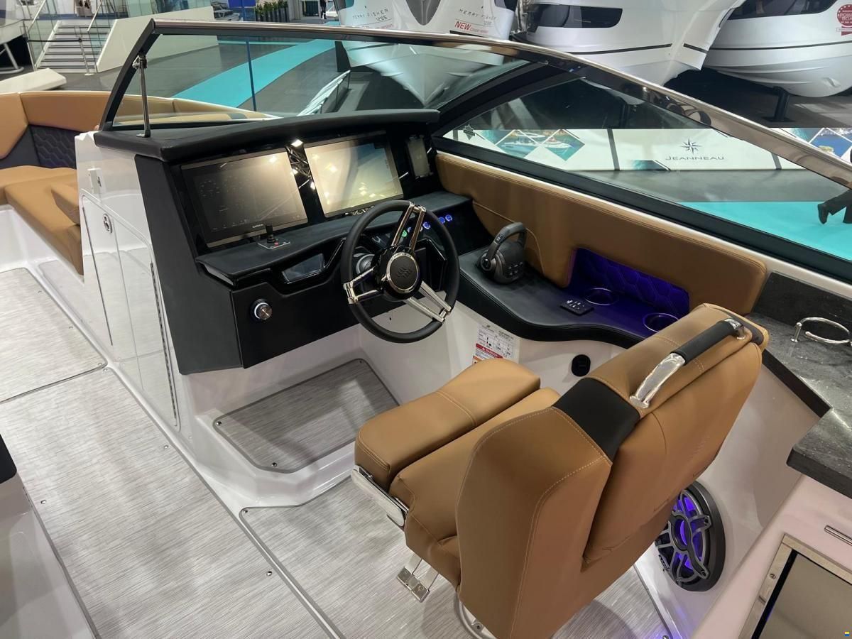 Four Winns H9 Bowrider