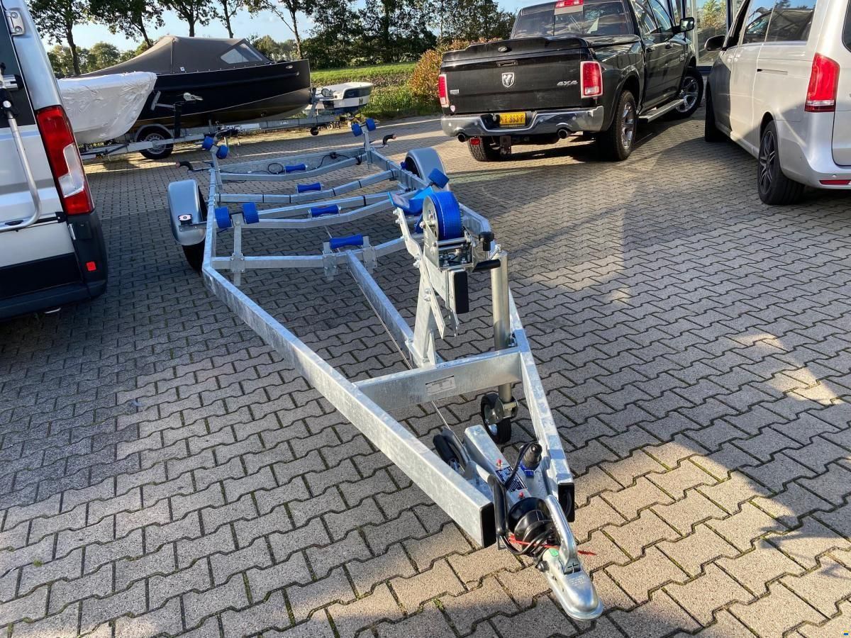 1350kg