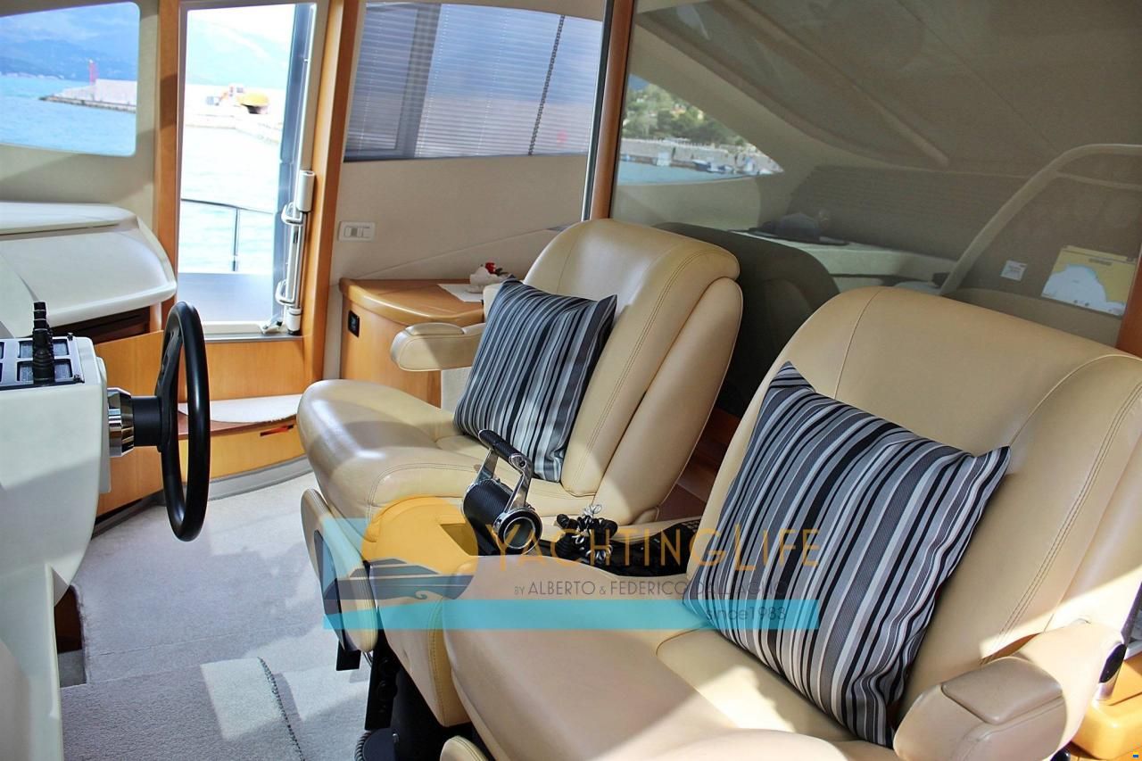 Pershing 76