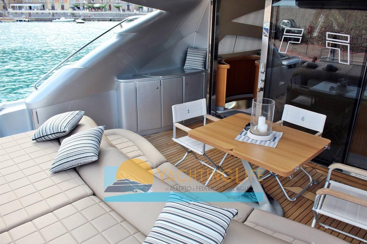 Pershing 76