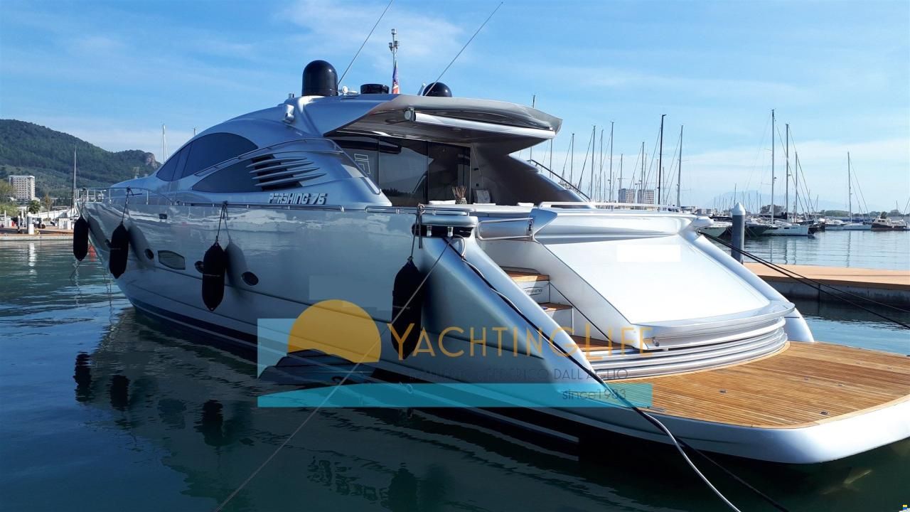 Pershing 76