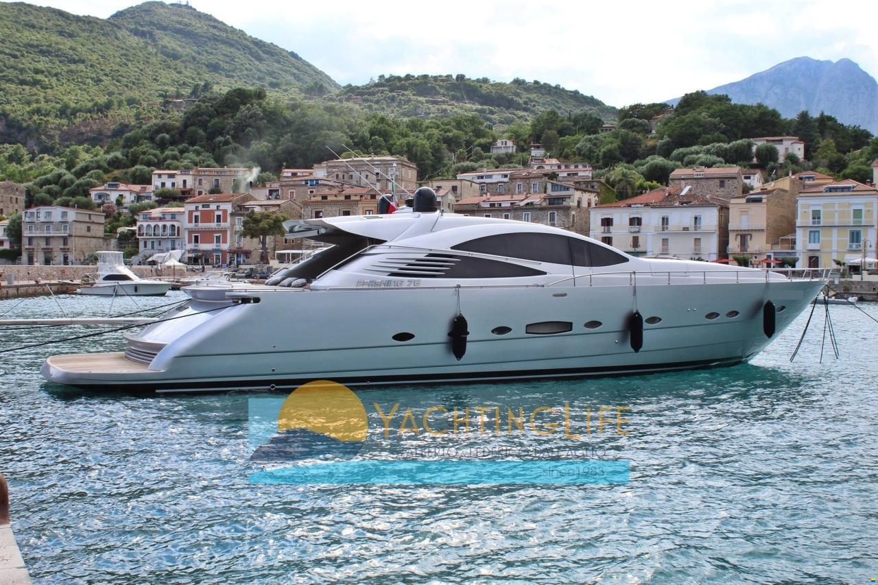 Pershing 76
