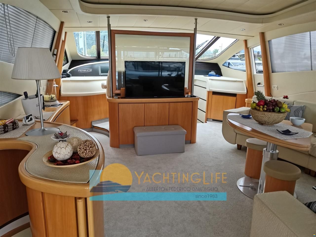 Pershing 76