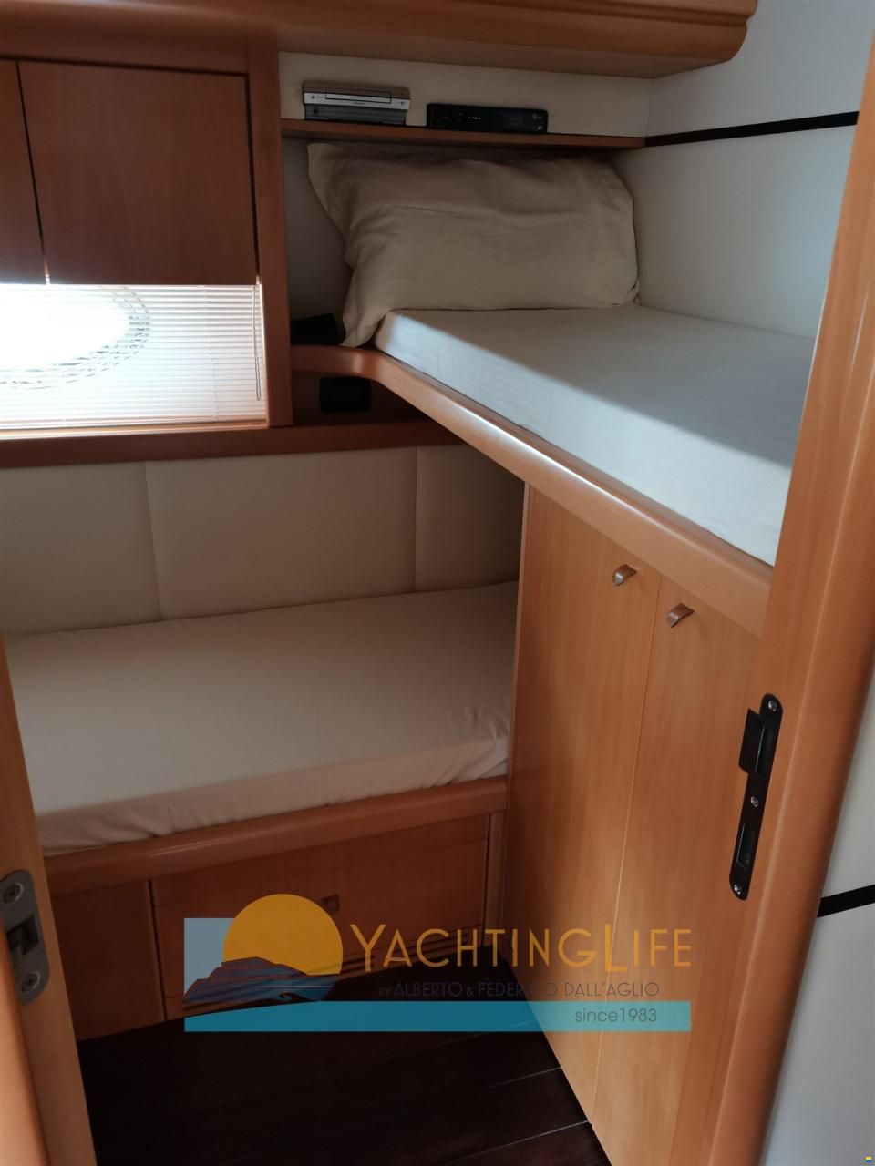 Pershing 76