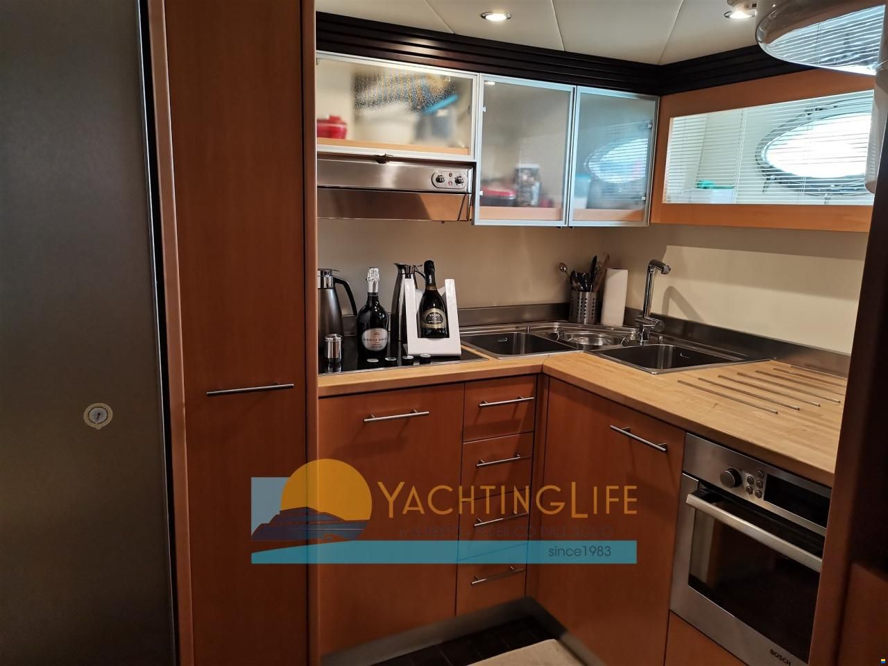 Pershing 76