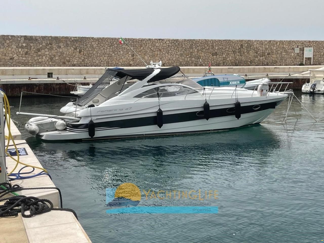 Pershing 37'