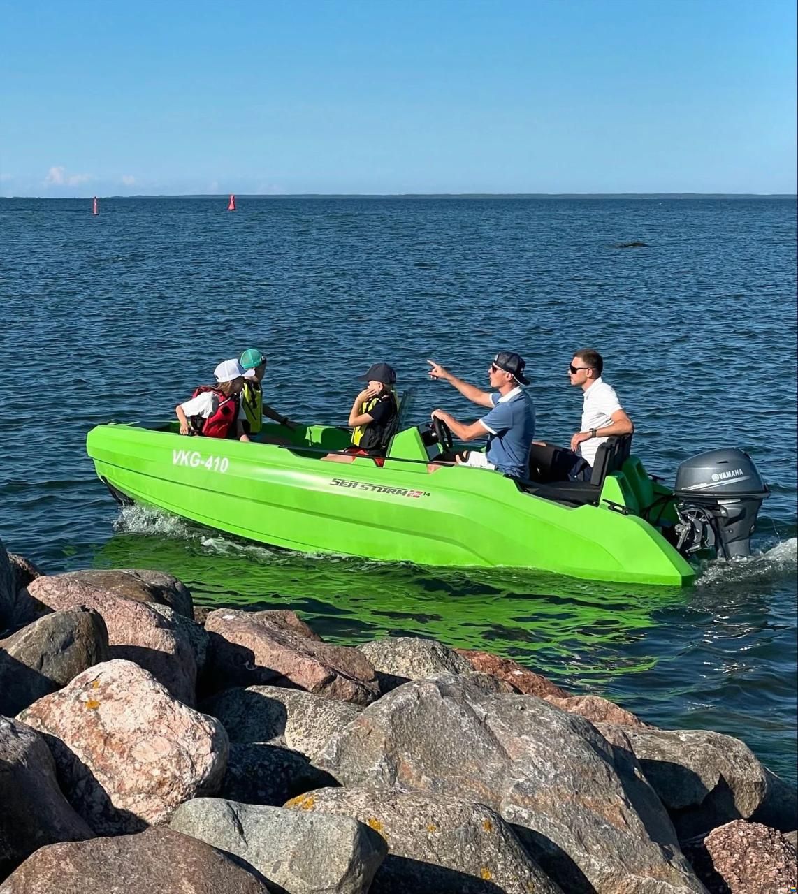 SeaStorm 14 HDPE &ndash; kolor czarny