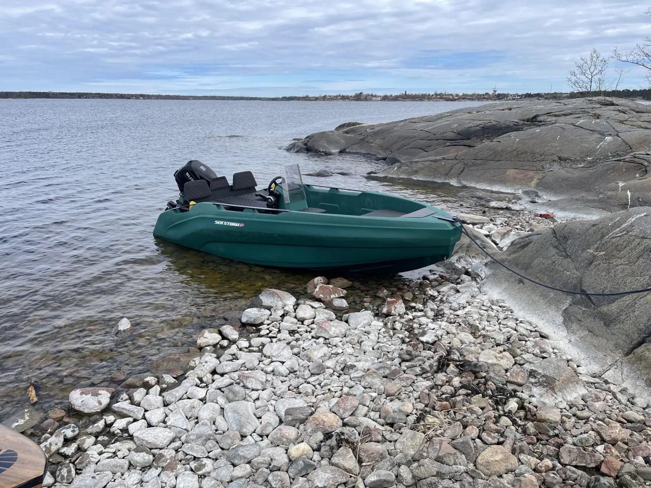 SeaStorm 14 HDPE &ndash; kolor czarny