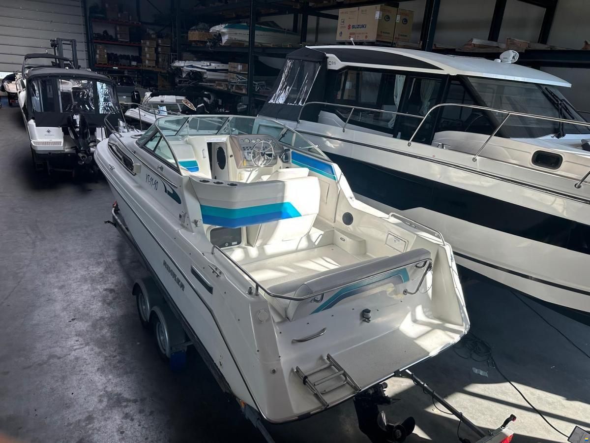 Rinker 260 FIESTA FEE