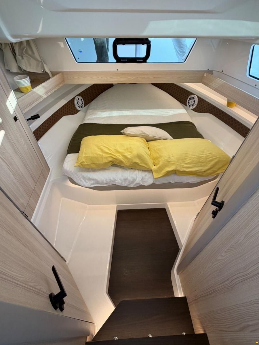 Jeanneau EX34 Cabin