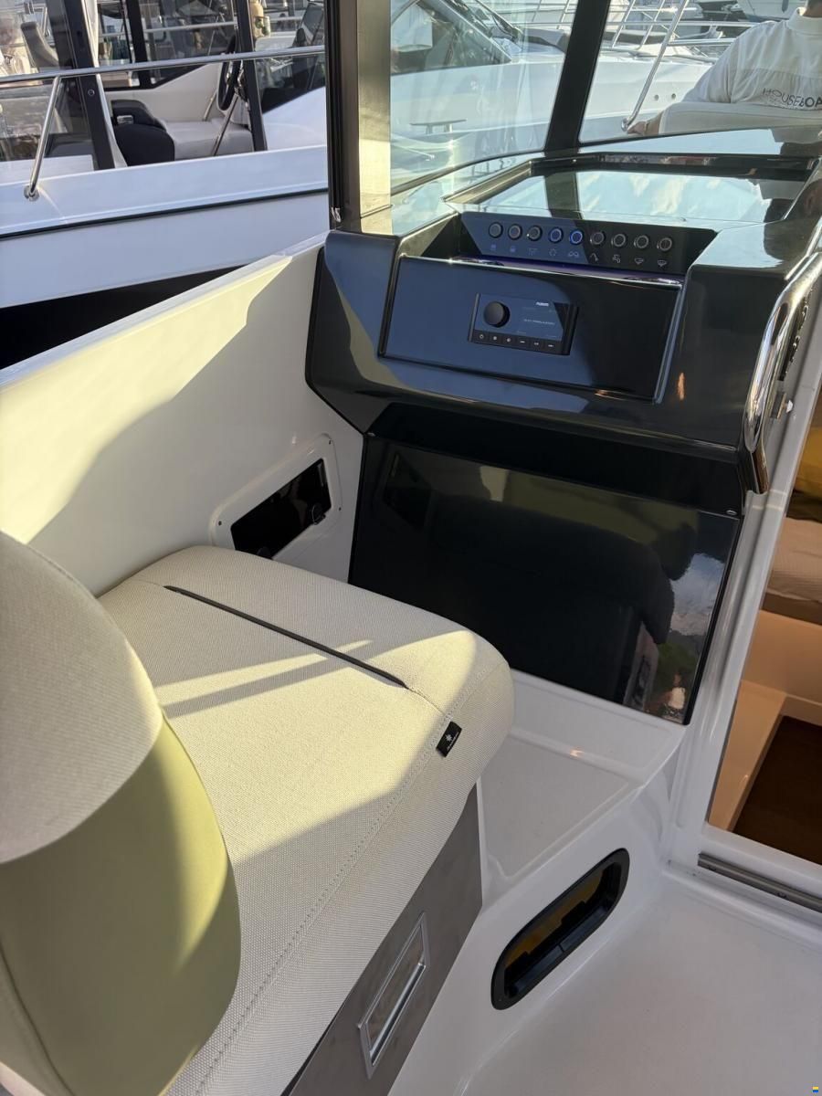 Jeanneau EX34 Cabin