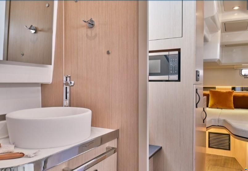 Jeanneau TH38 Twin-Hull
