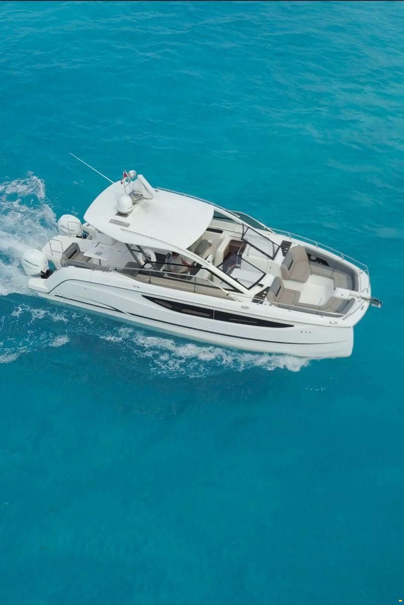 Jeanneau TH38 Twin-Hull