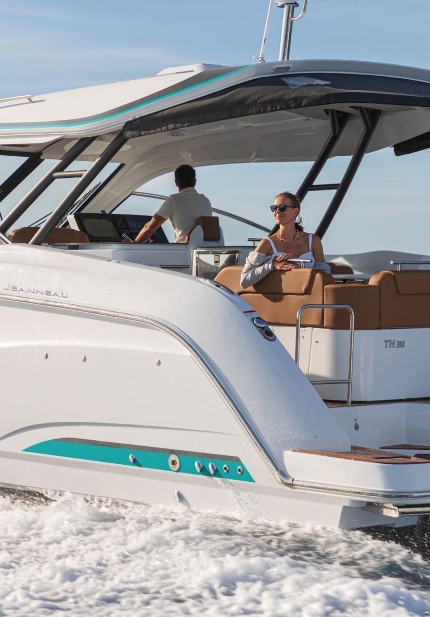 Jeanneau TH38 Twin-Hull