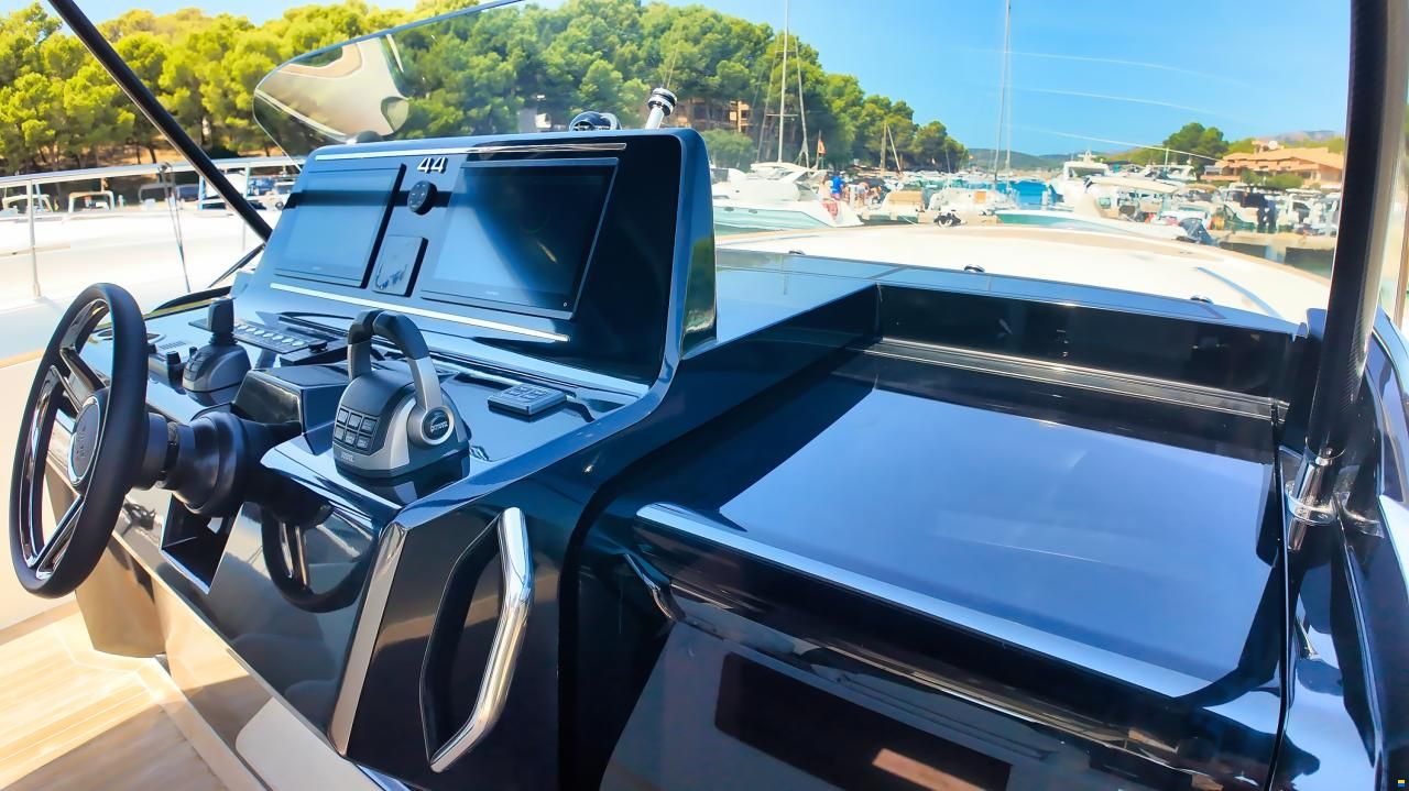 Solaris Power 44 Open