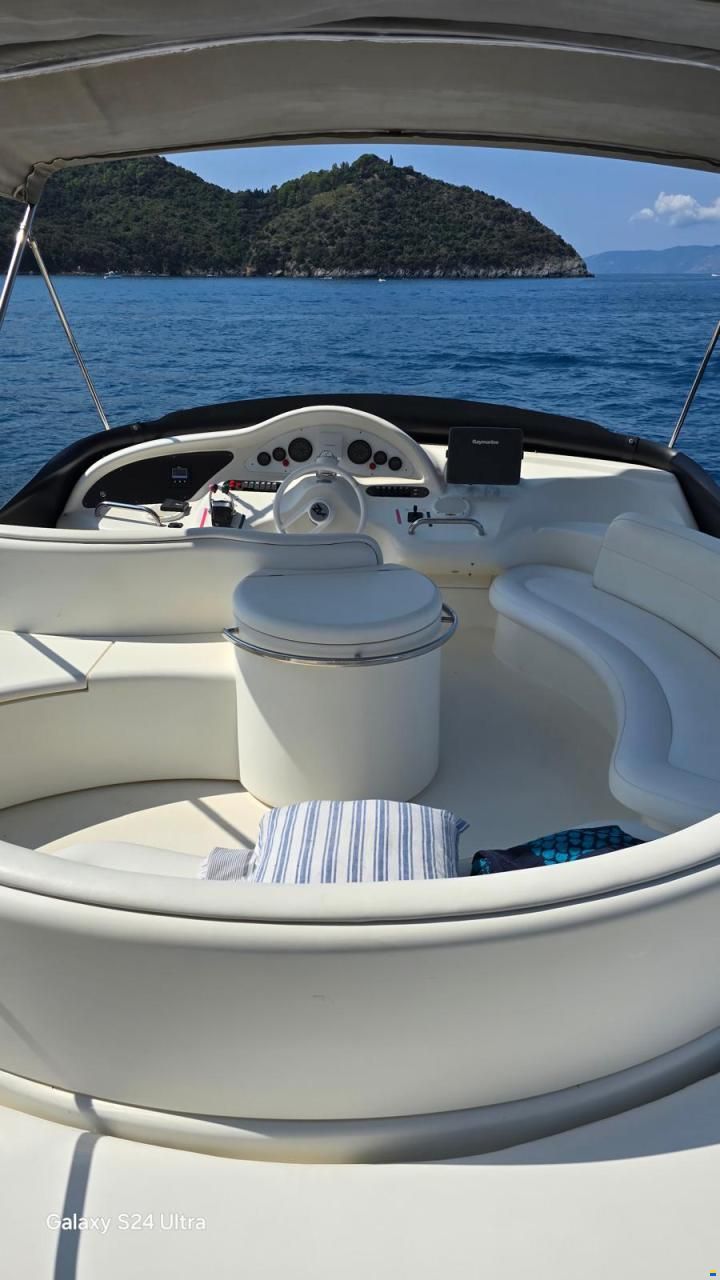Azimut 46 Fly