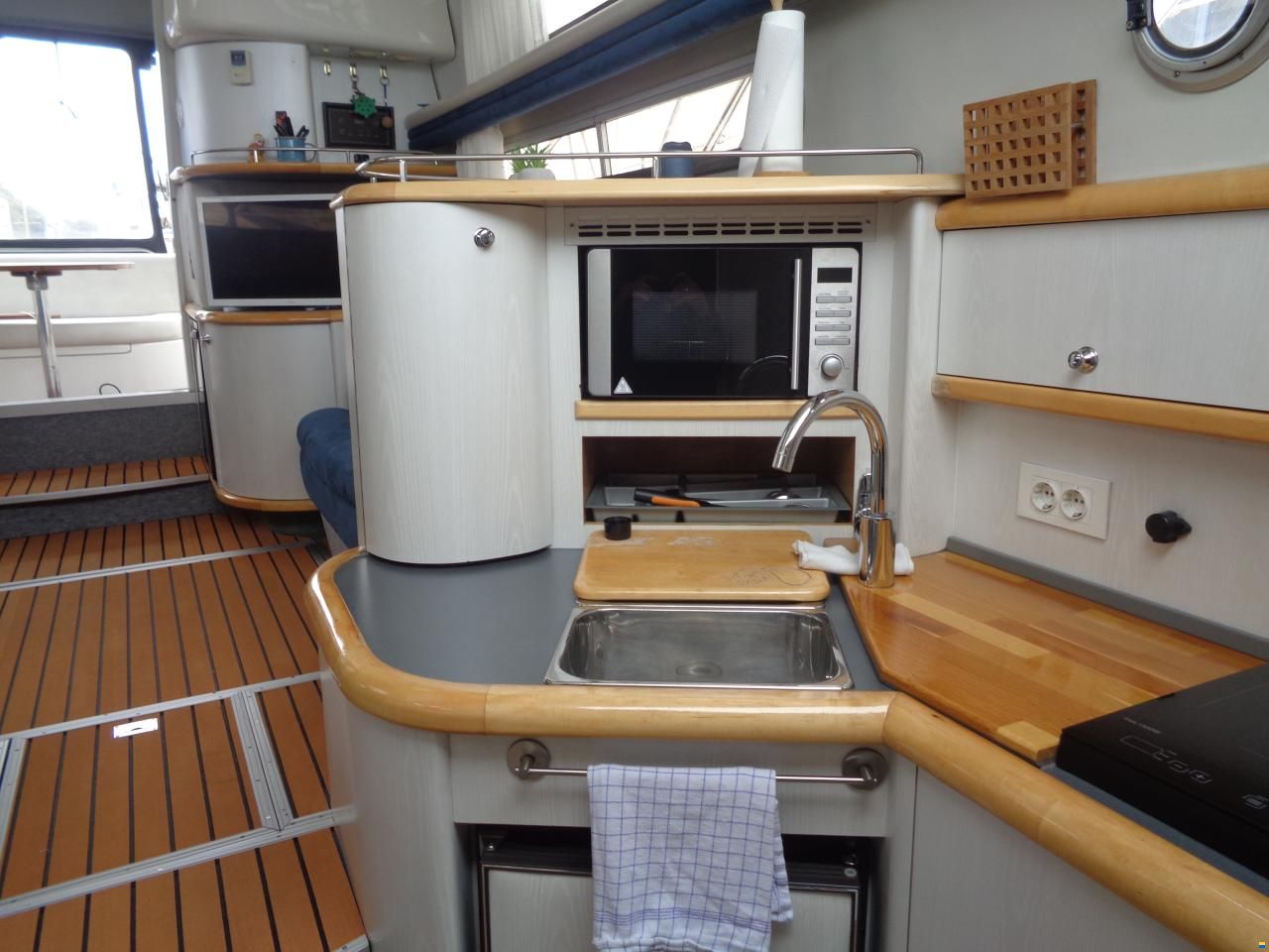 Sealine 360