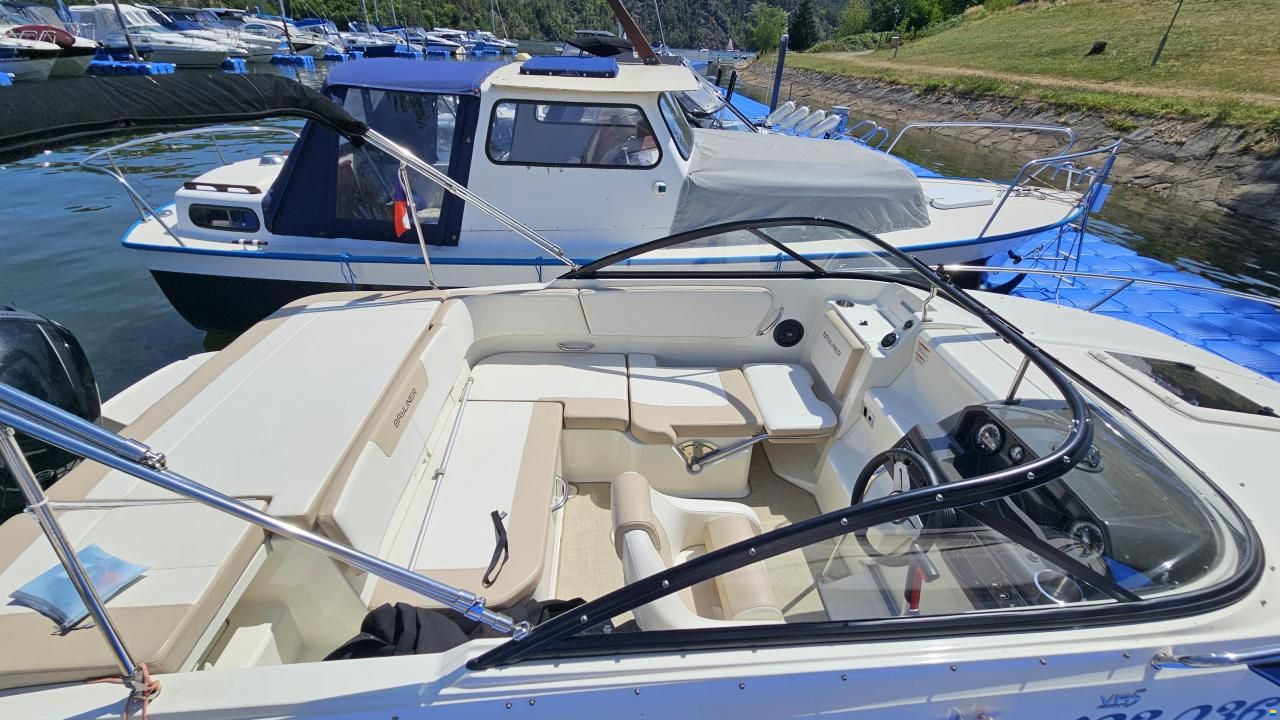 Bayliner VR5 Cuddy