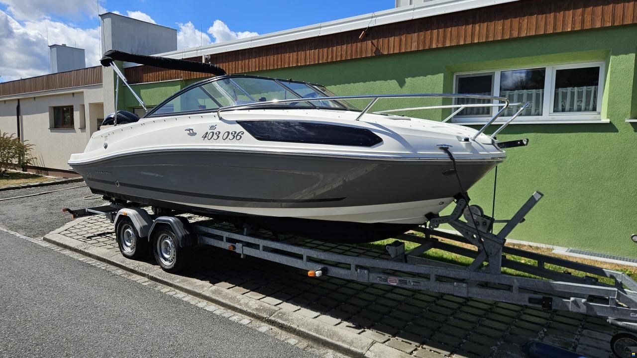 Bayliner VR5 Cuddy