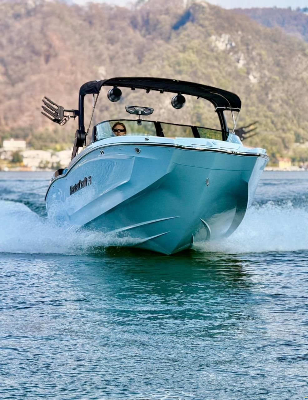MasterCraft XT22 Wakeboard & Wakesurf