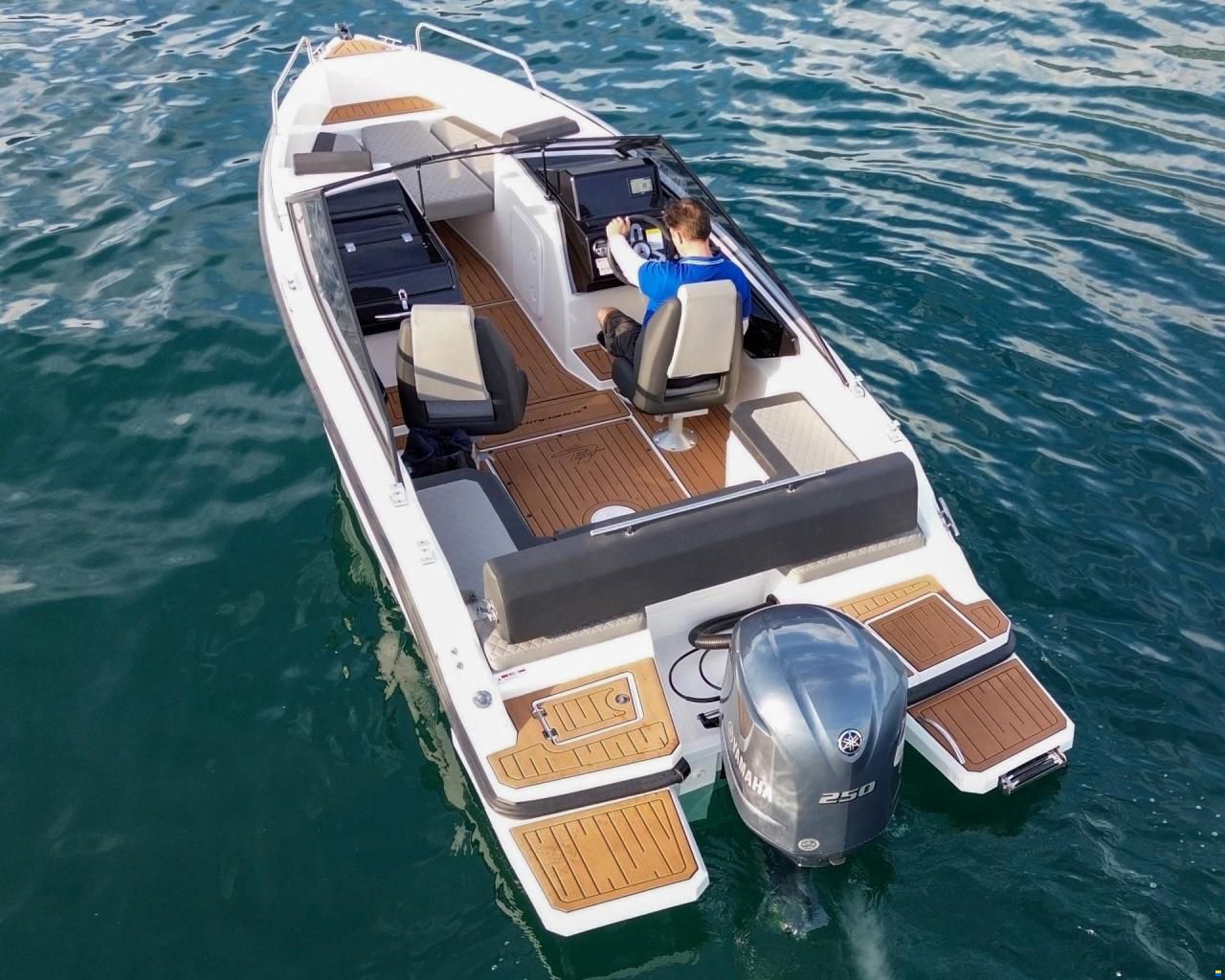 Compass Boats Bowrider BR7