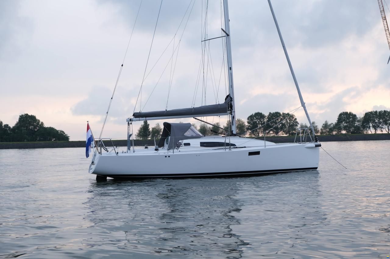 J Boats J/97E