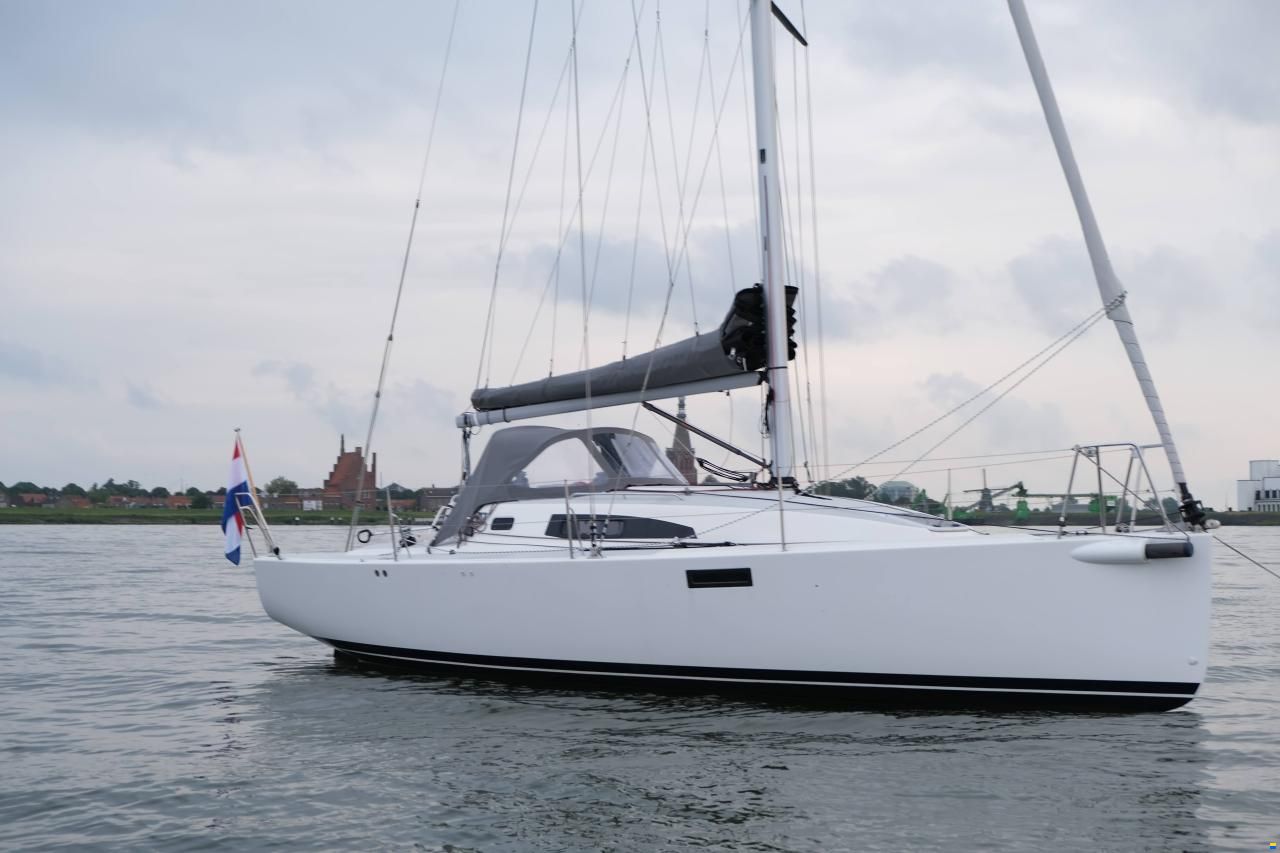 J Boats J/97E