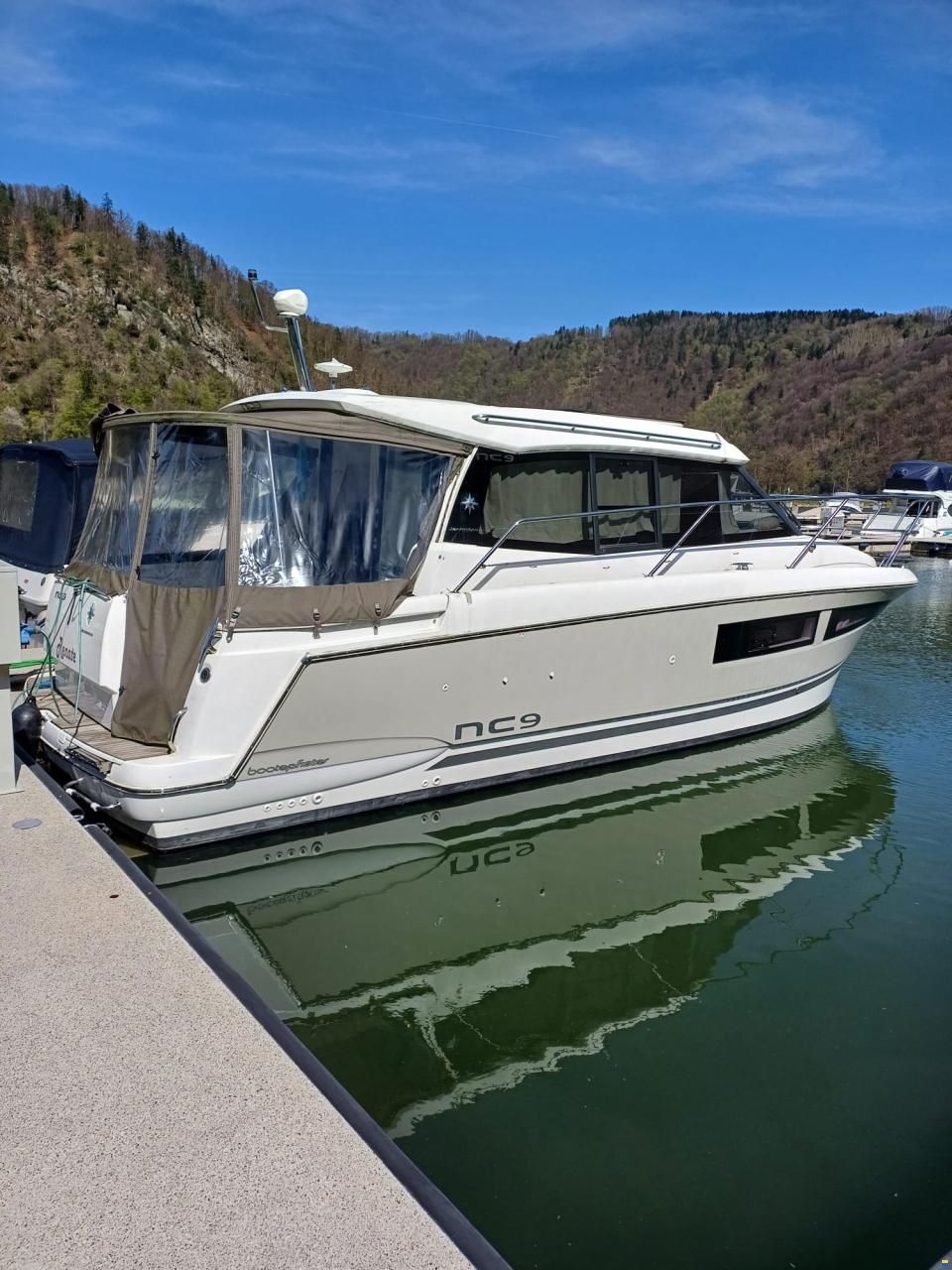 Jeanneau NC 9