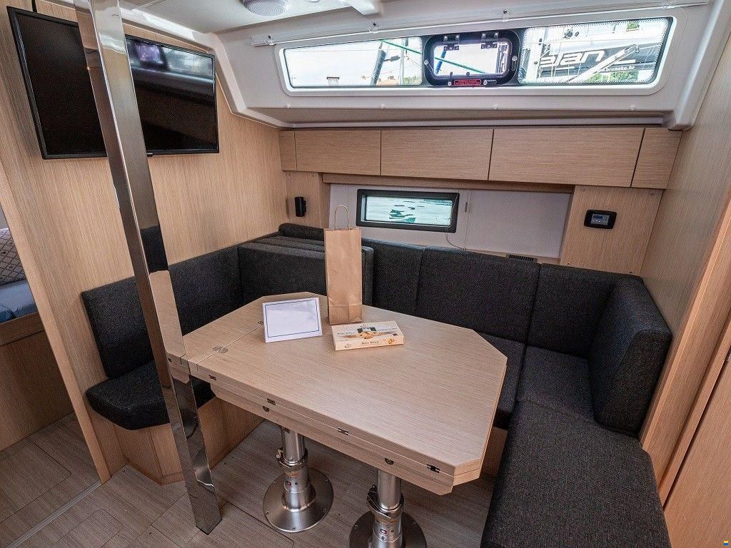 Bavaria C38