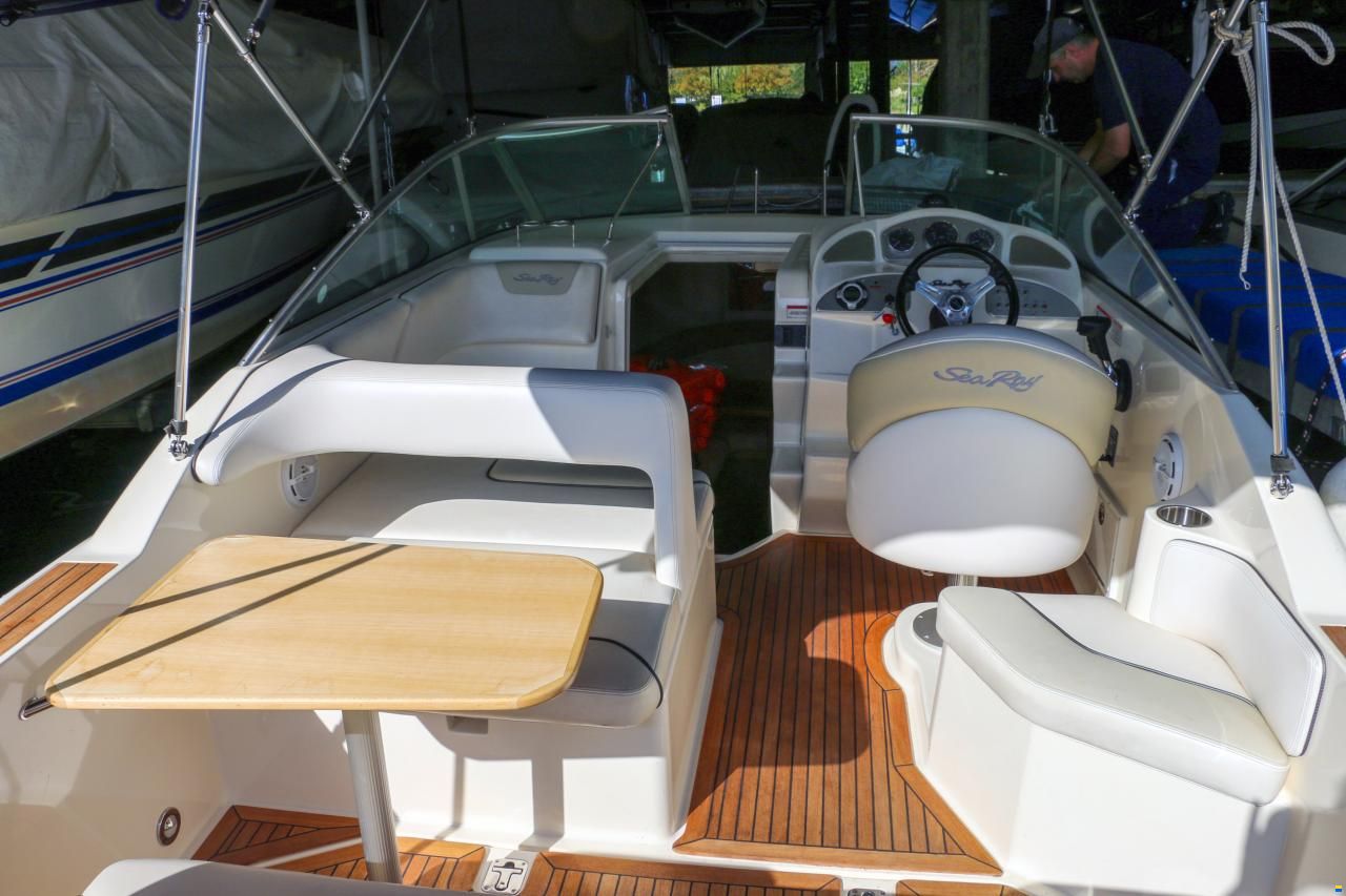 Sea Ray 255 Sundancer