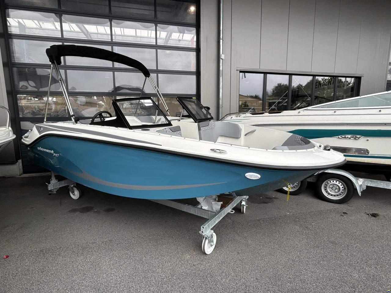 Bayliner M17