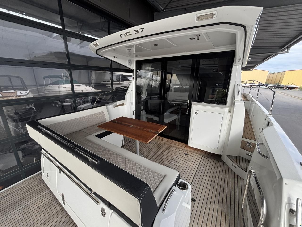 Jeanneau NC 37