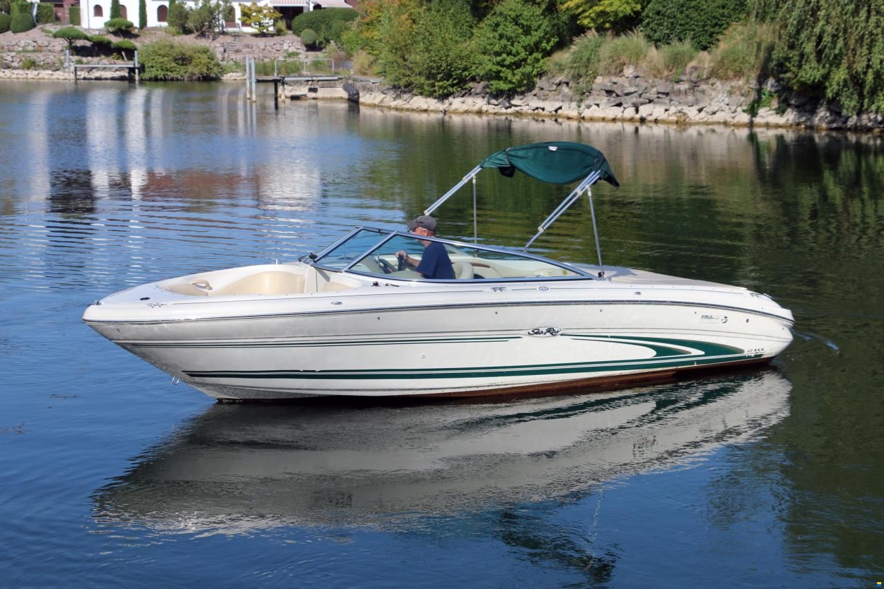 Sea Ray 210 Bow Rider