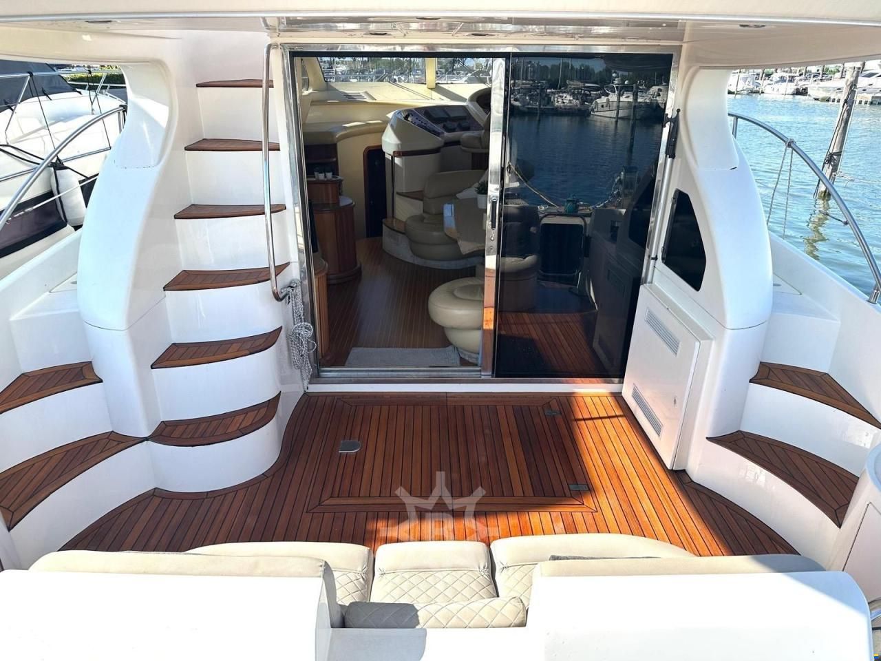Azimut 46