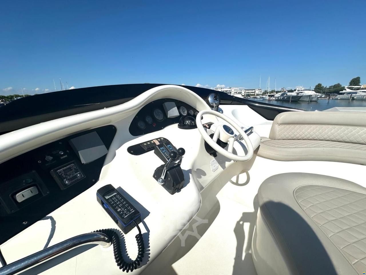 Azimut 46