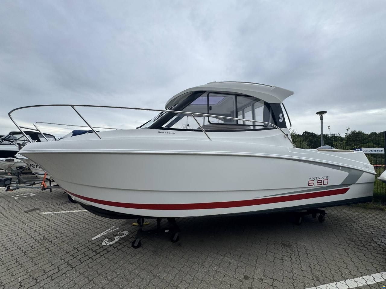 Beneteau Antares 6.80 - Yamaha F115