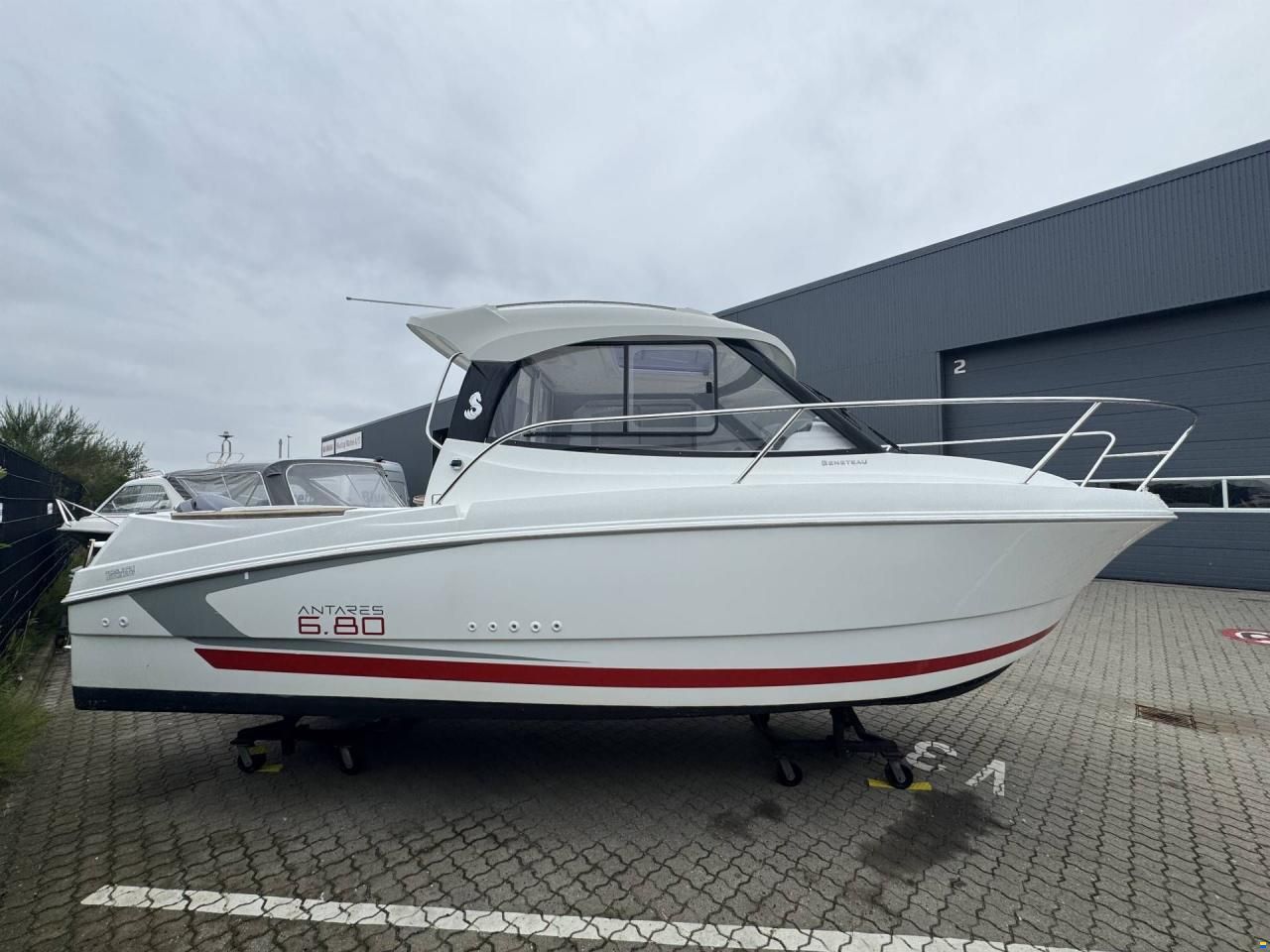 Beneteau Antares 6.80 - Yamaha F115